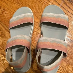 Keen Sandals size 8.5 worn twice. Looks great on your feet and very comfortable.